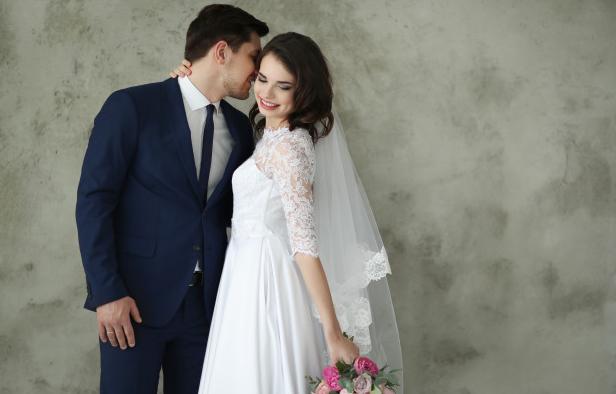 结婚迎亲时新娘家再要5万元,新郎迎亲被要求12000块钱