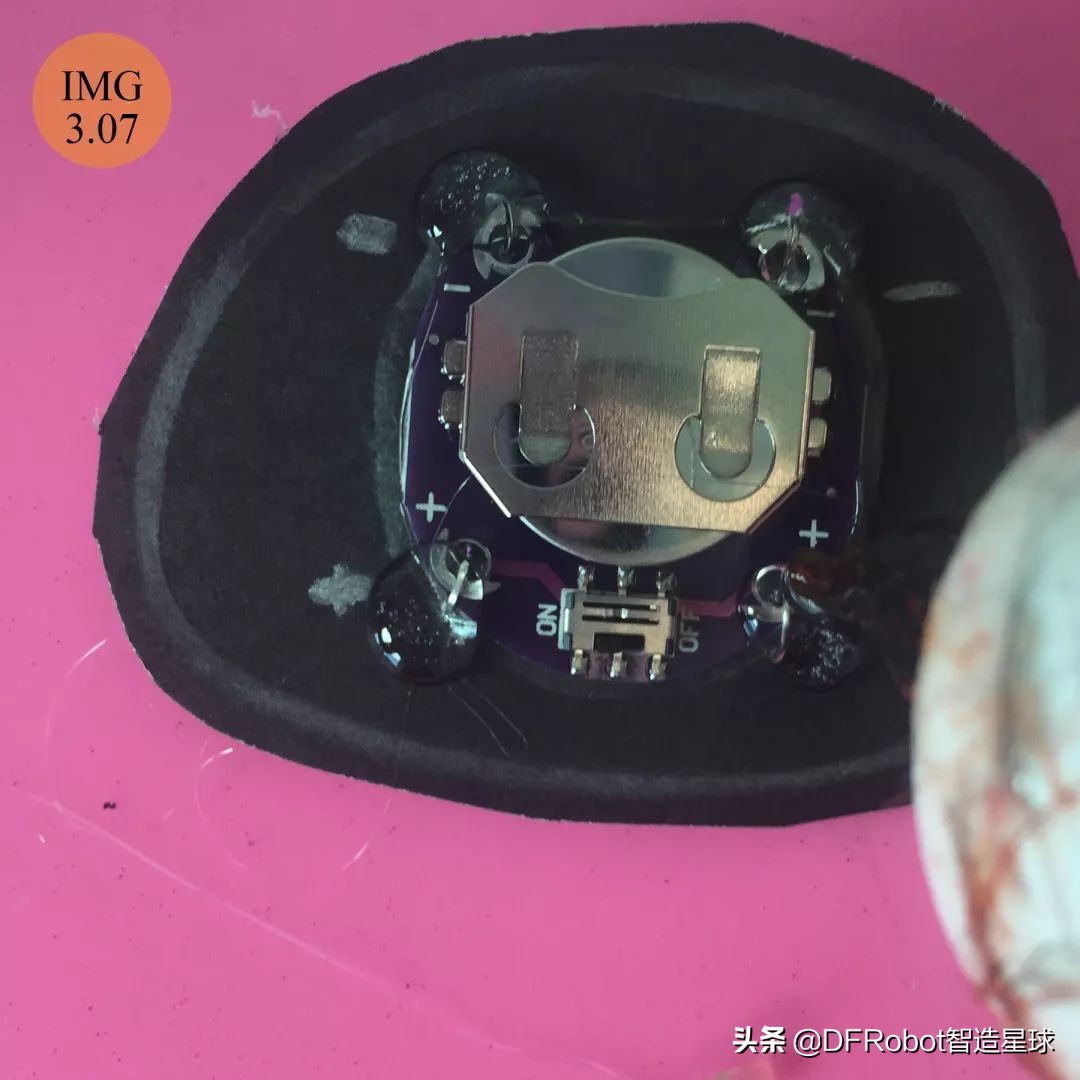 柯南同款发光眼镜能不能看见人,名侦探柯南眼镜同款不发光