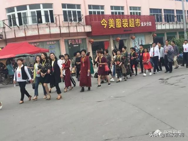 阜南张氏祠堂落成庆典仪式,张氏祠堂唱戏人山人海