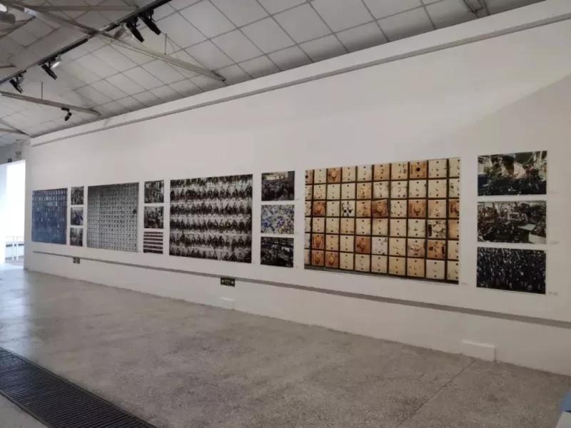 他用20年,拍下了流水线上的一代“打工人”