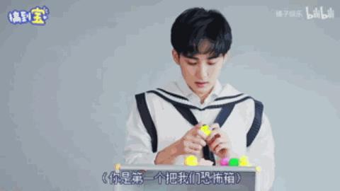 赵丽颖王一博录节目蓝色吊带上衣,赵丽颖王一博快本对视说话