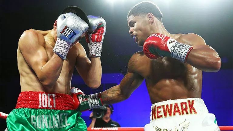 羽量级徐灿对手,羽量级新王