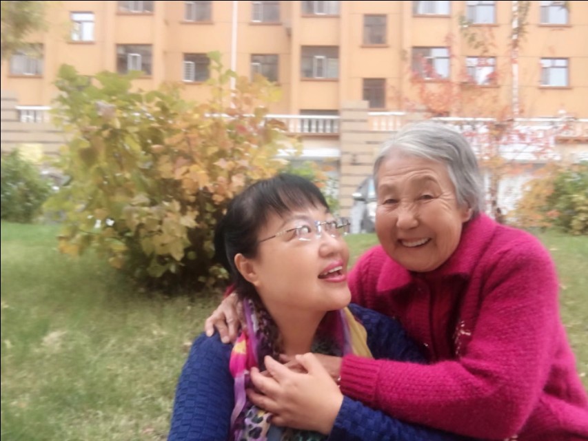 鎴戠殑姣嶄翰骞朵笉浼熷ぇ璇綍,姣嶄翰骞朵笉瀹岀編浣嗕細绔敖鍏ㄥ姏