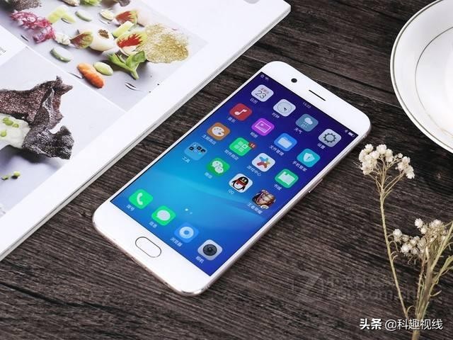 实体店看着没生意怎么赚钱的,线下手机店分期买手机