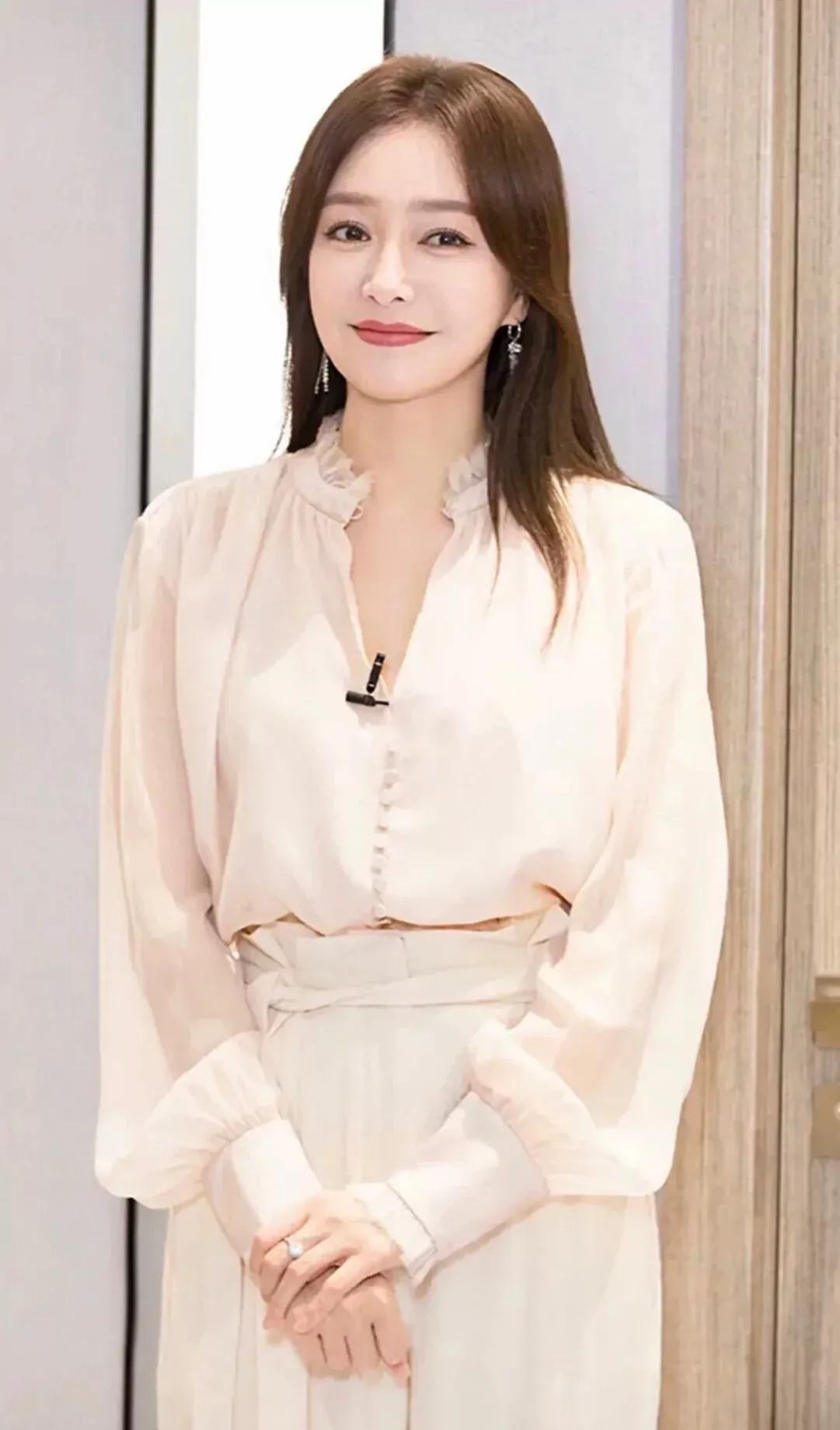 假借拍戏之名公然“揩油”,摸胸、抓臀、脱外衣,该管管了