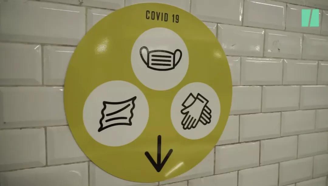 在贴满了一百万张贴纸之后,我快不认识巴黎地铁了…