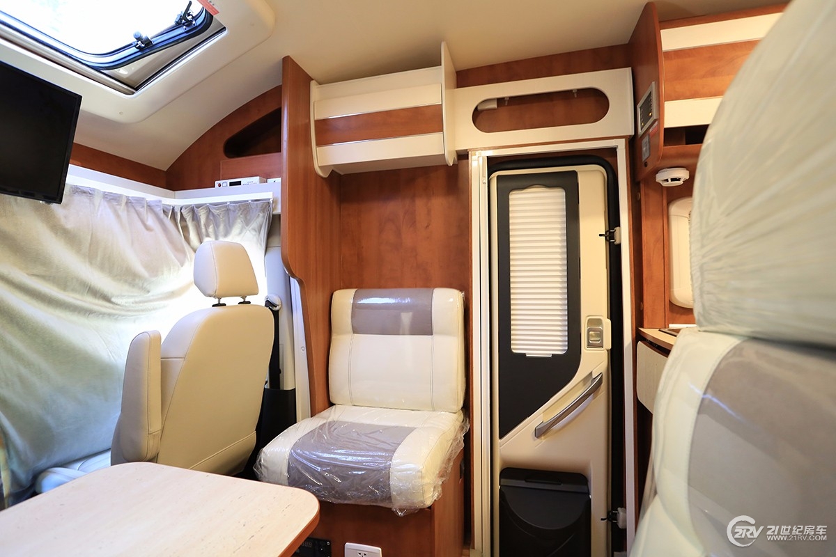 同级别车型谁敢跟它比轻量化！双会客区，实拍亚特plasy631房车