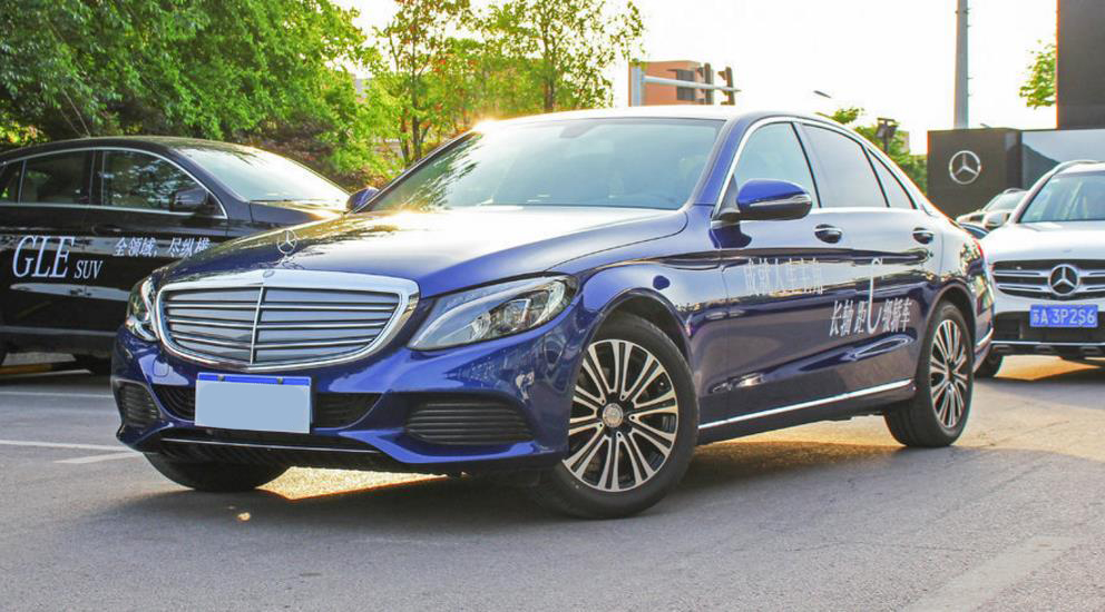 奔驰c级现在值得买吗还是等新款,奔驰c级能买到以前的老款吗