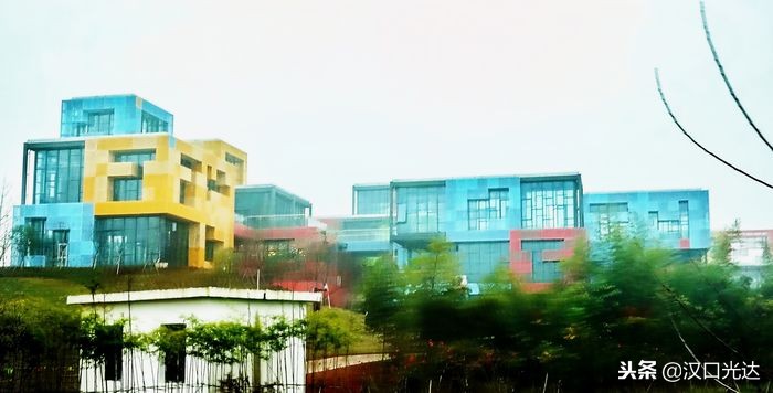 万亩茶园·俄罗斯方块小镇：全球首家茶文化俄罗斯风情主题公园