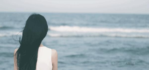 河南女子拜佛跳进香灰池,河南女子拜佛跳进香灰