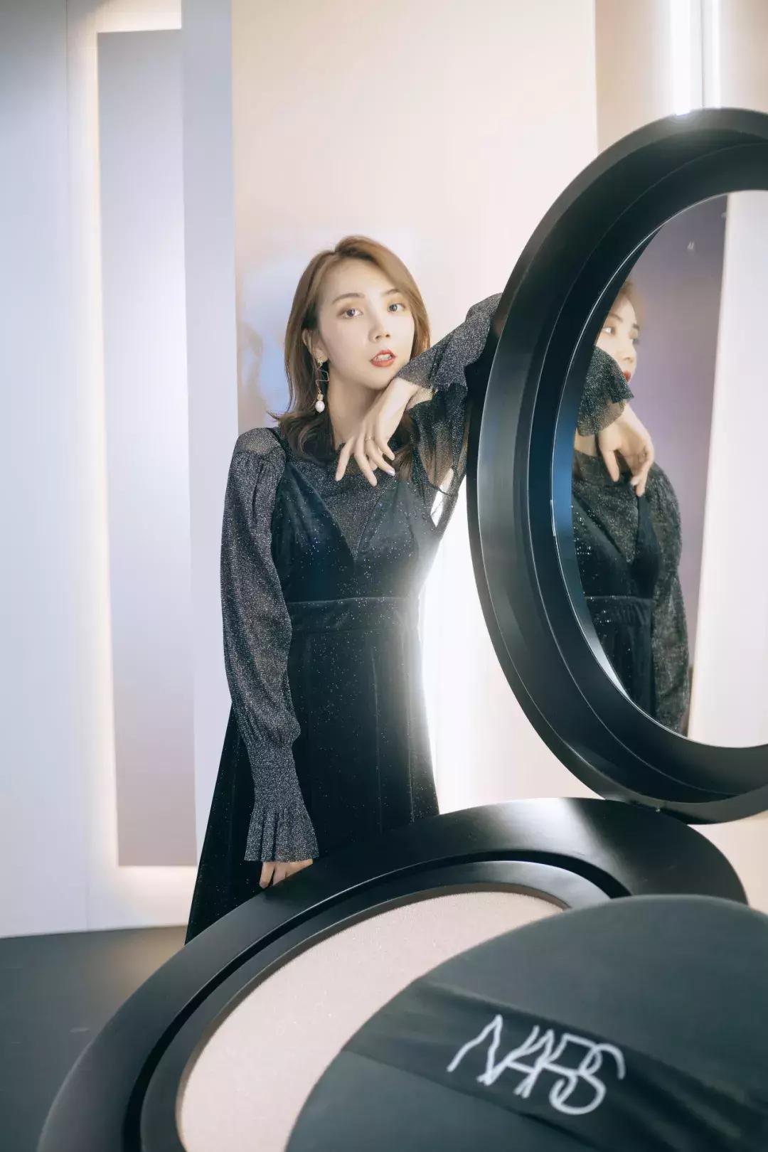 nars彩妆视频,号称彩妆界老司机的nars