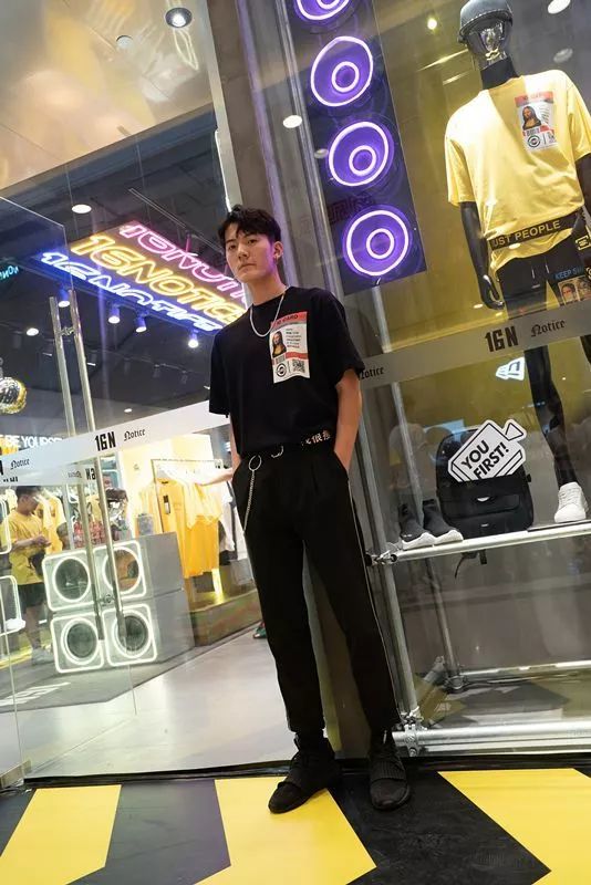 觉得太平鸟、GXG、卡宾不够潮？这个潮流男装可能正对你胃口！