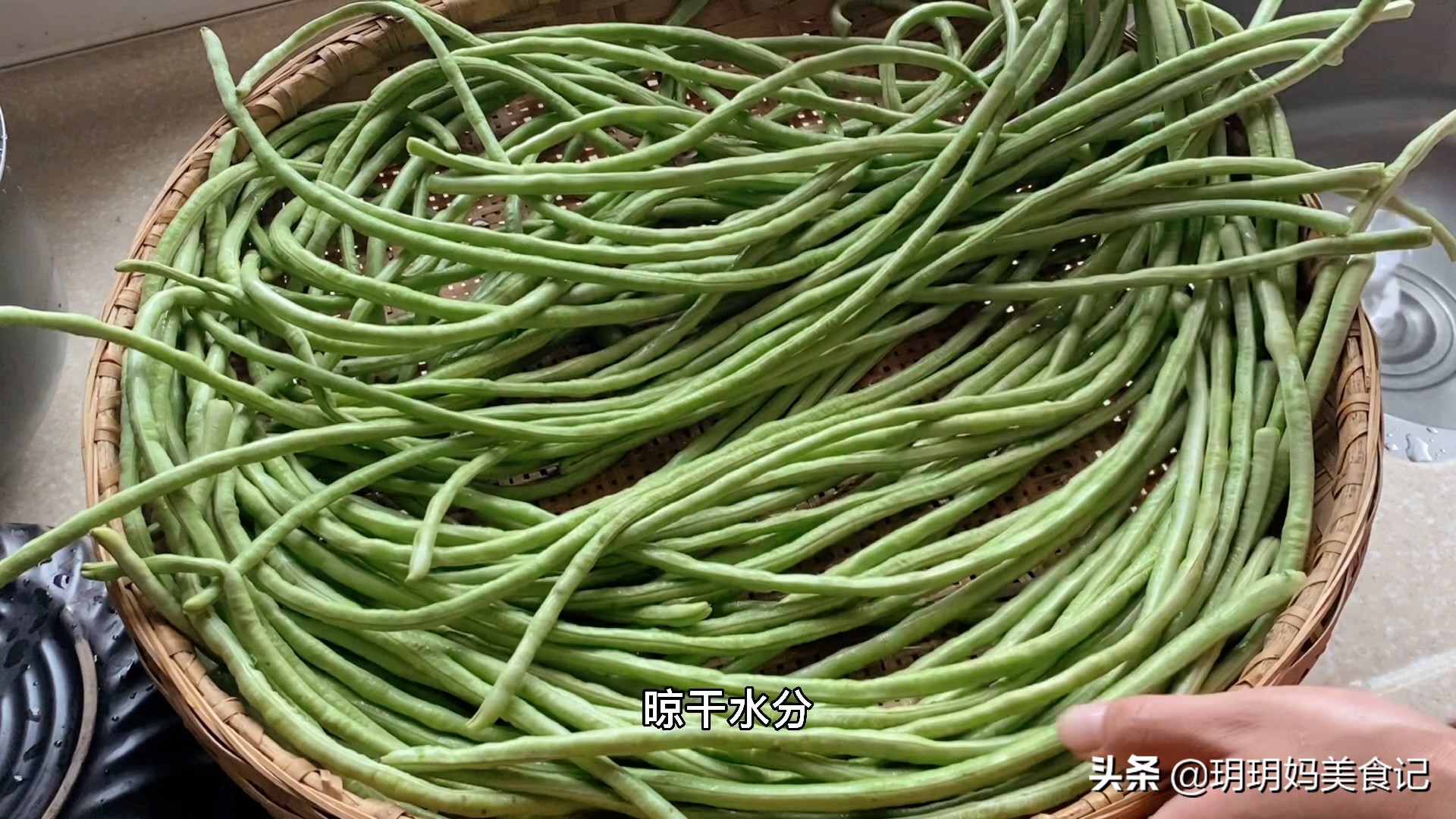 腌酸豆角简约做法,腌酸豆角的家常做法简单