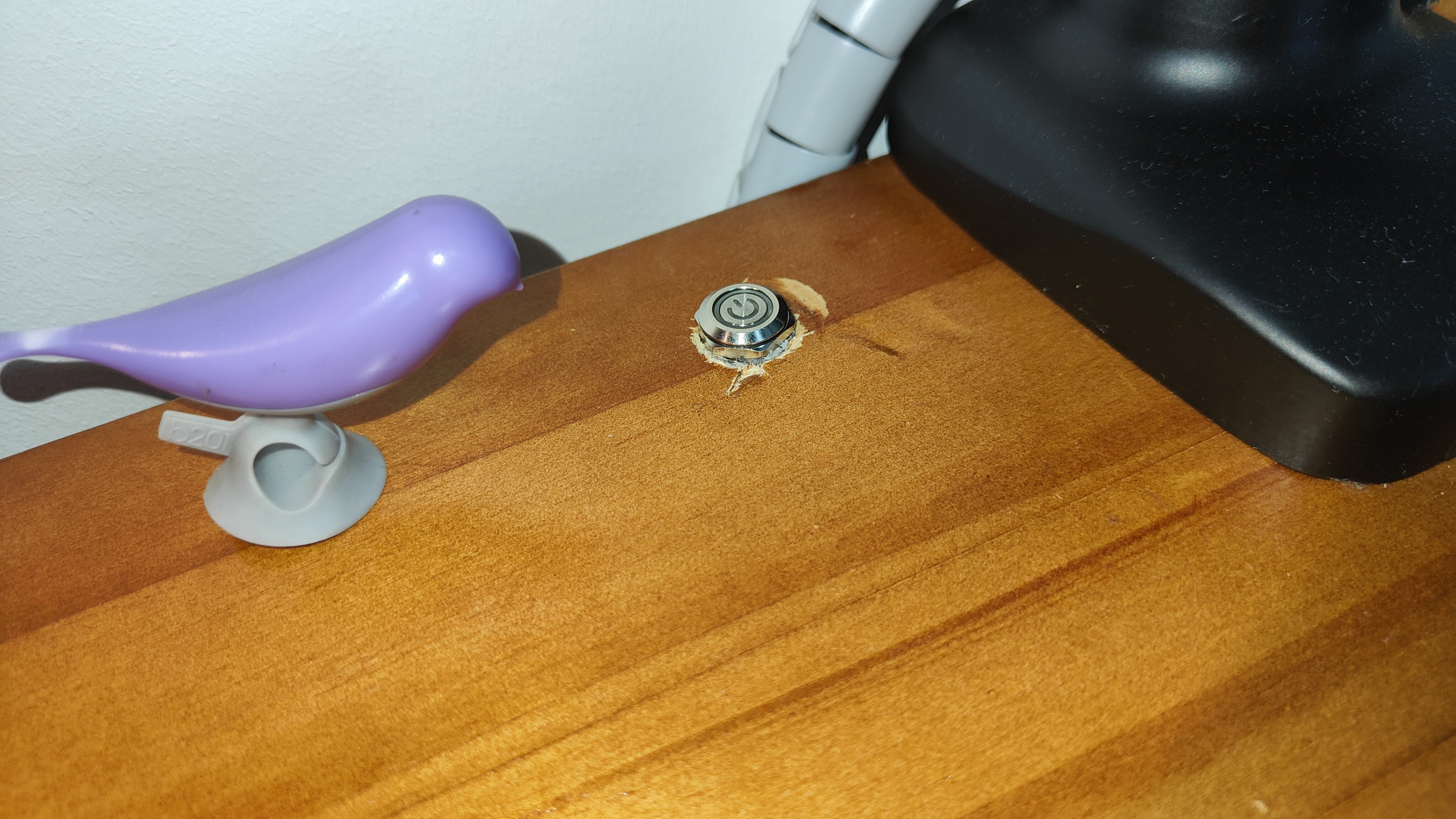 不用100元，手把手教你改造极简桌面，完全隐藏主机和线材