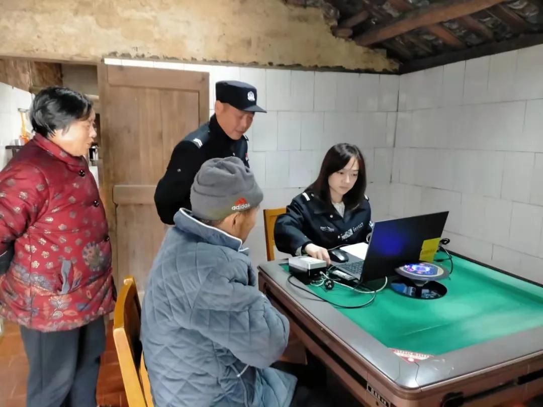 春节不打烊户籍民警随叫随到,民警周末不打烊夜查酒驾保平安