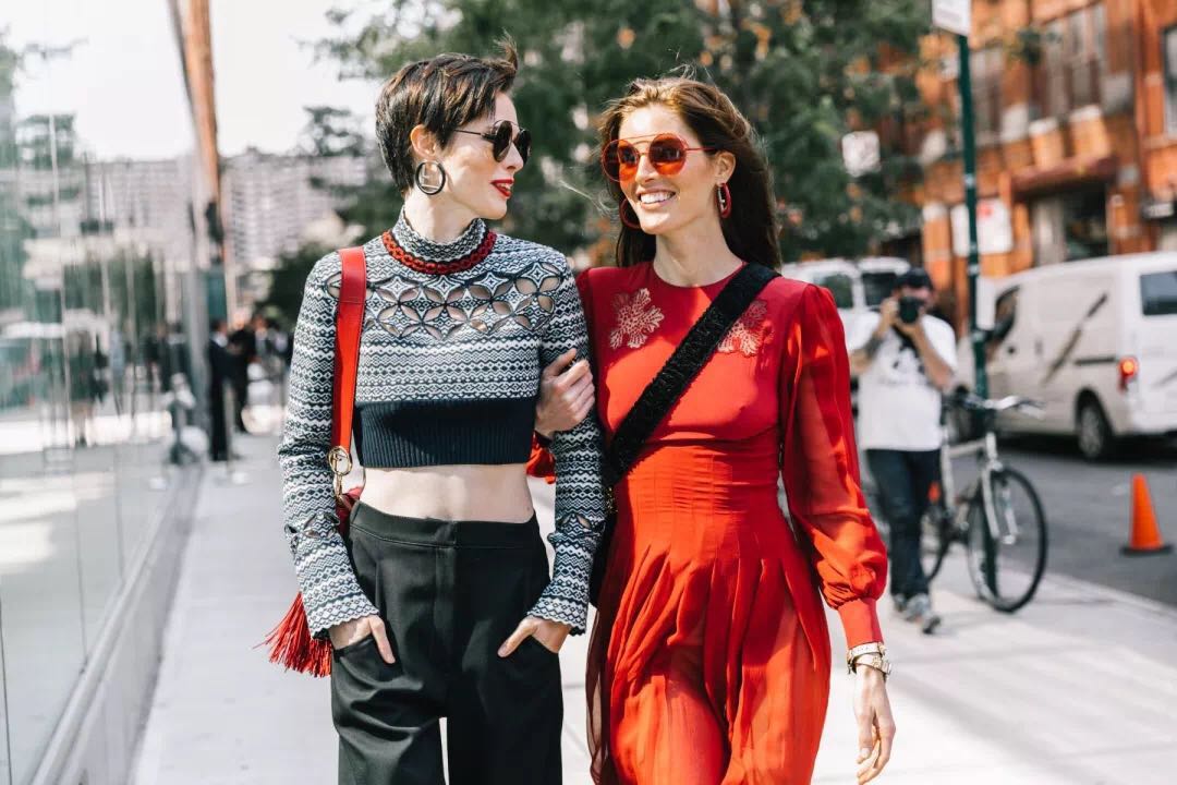 出门凹造型必备墨镜,凹造型必备的墨镜怎么戴都好看