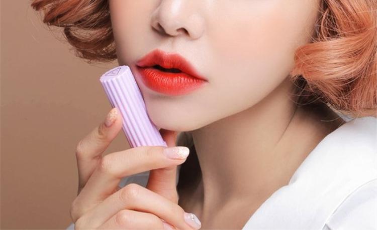 化妆初学口红推荐哪个,初学化妆用什么颜色的口红