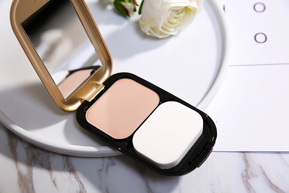 夏天皮肤出油擦粉底液脱妆怎么办,夏天脸部出油小妙招