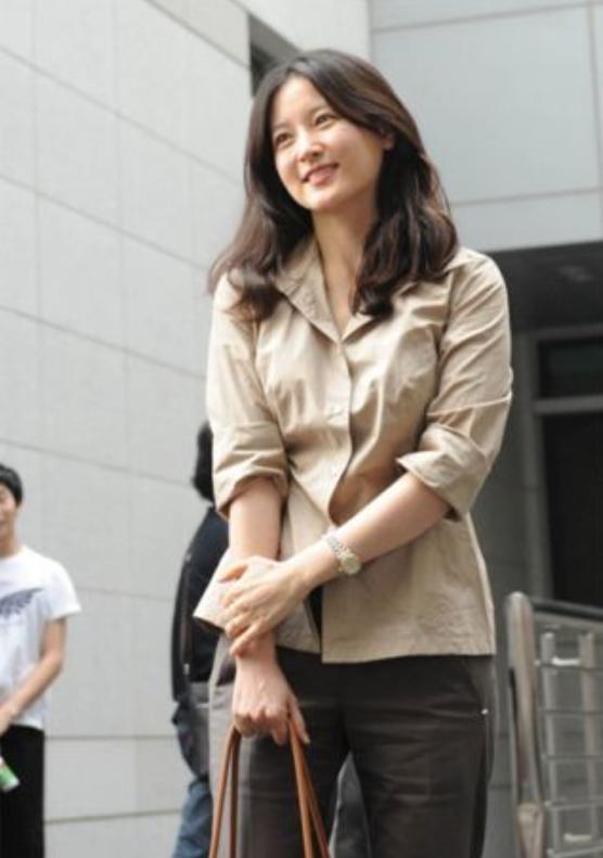 李英爱极简穿搭,李英爱穿衣搭配全图片