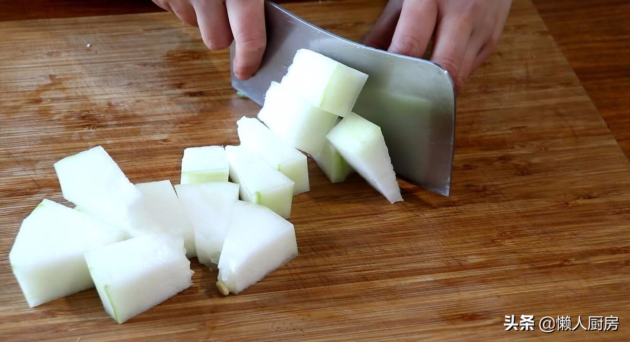 腊鸡腿蒸冬瓜做法,大锅菜腊鸡腿冬瓜