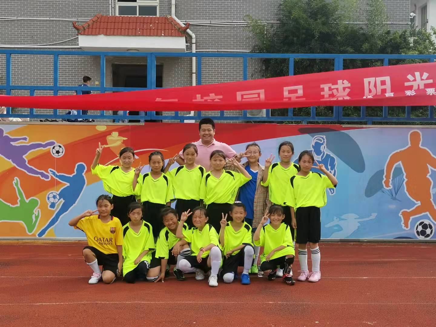 锦屏县小学足球联赛,转动足球