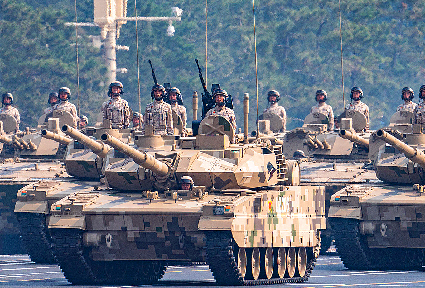 中国15式坦克最新改型,我国最新15式坦克