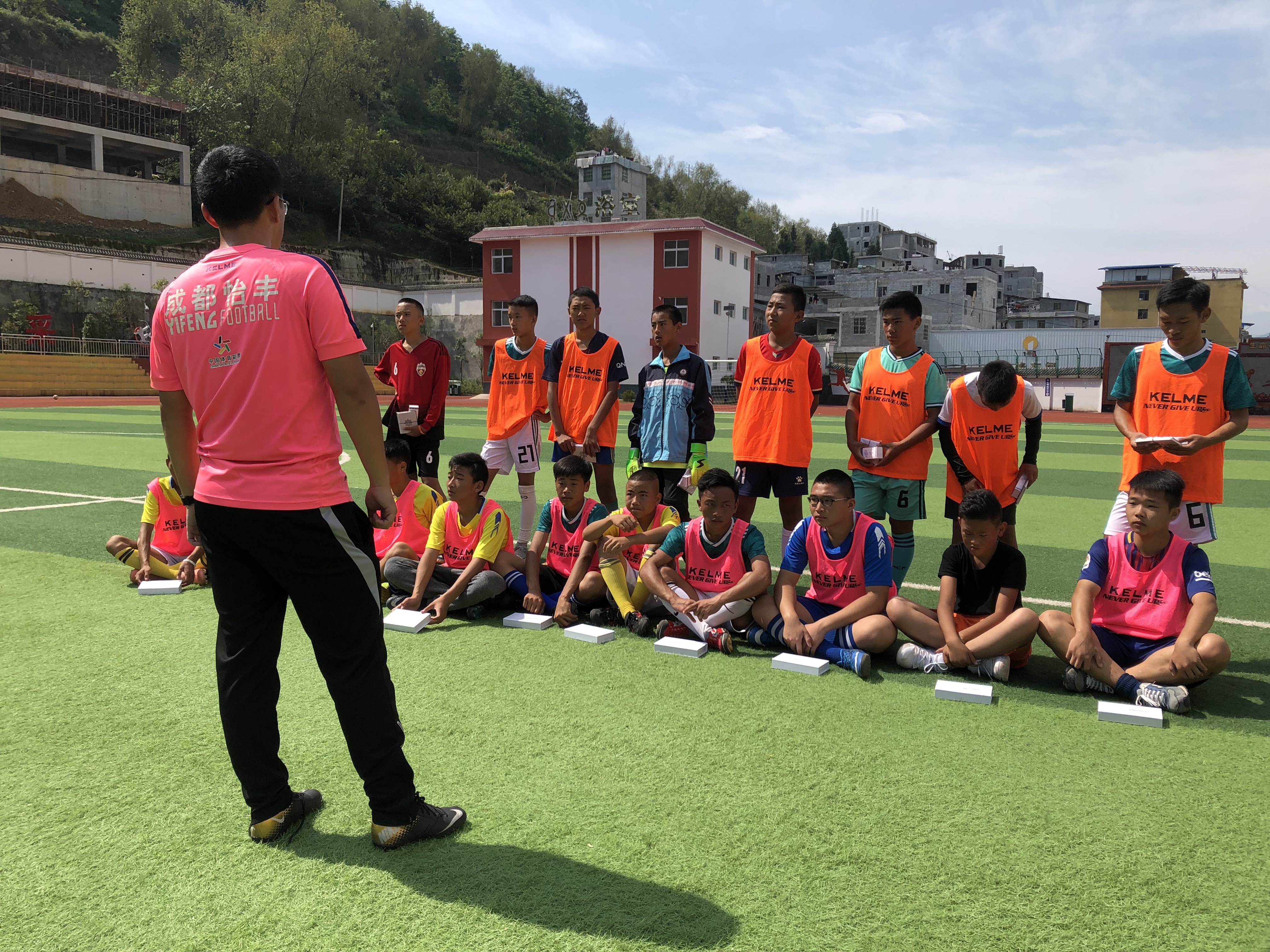 助学圆梦行动公益活动,足球公益助学活动在哪里