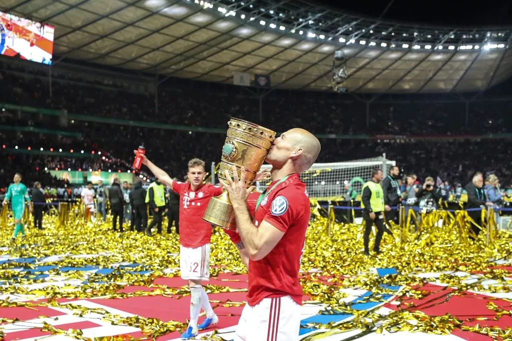 十年仁生铸传奇，小飞侠终老拜仁