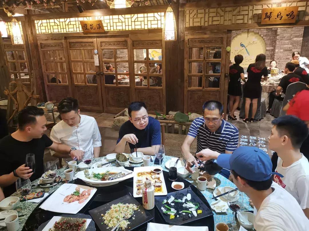 50家连锁茶饮创始人齐聚广州听小马宋、姚哲等分享定位学