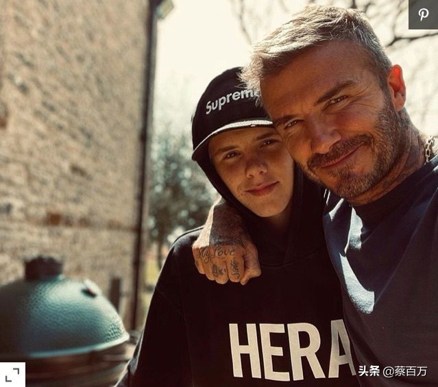 贝克汉姆晒小儿子克鲁兹工作照,克鲁兹贝克汉姆秀肌肉