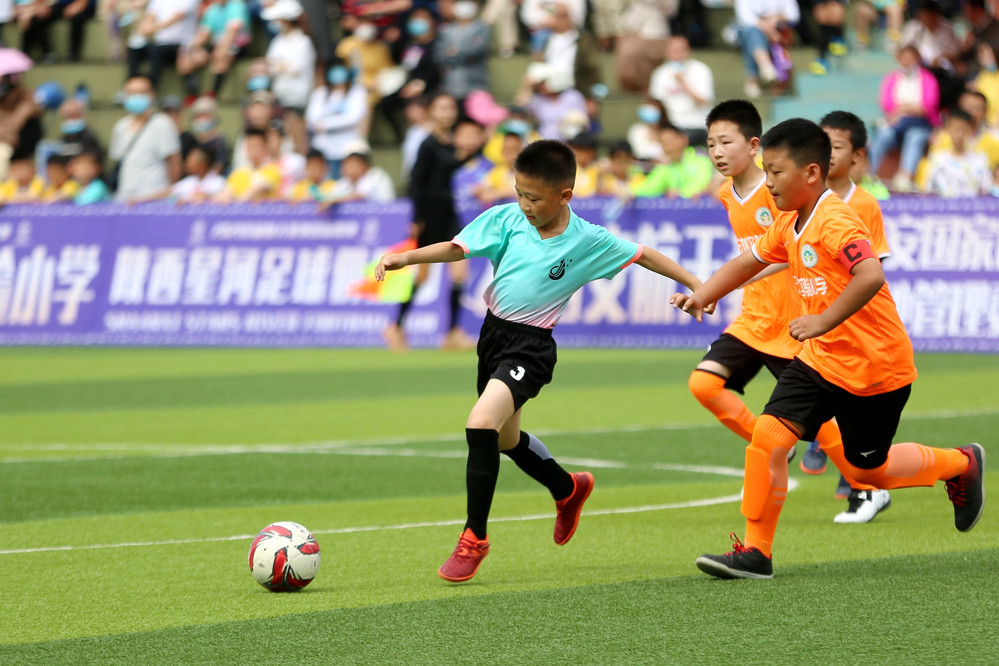 逐梦绿茵足球,逐梦绿茵场磨砺少年志