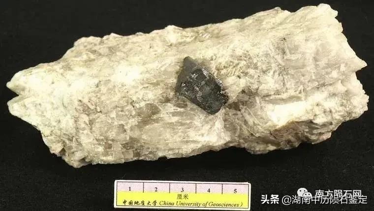 月球陨石与地球矿石的区别,月球陨石和矿石有什么区别