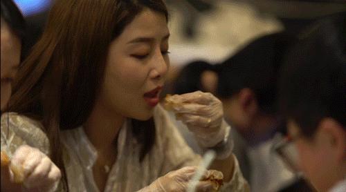 两兄弟揣3000元开店，6年逆袭成当地爆火网红店，天天排长龙！