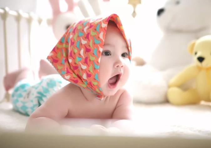 宝宝一岁内动作,怎么判断一岁半宝宝大脑发育好