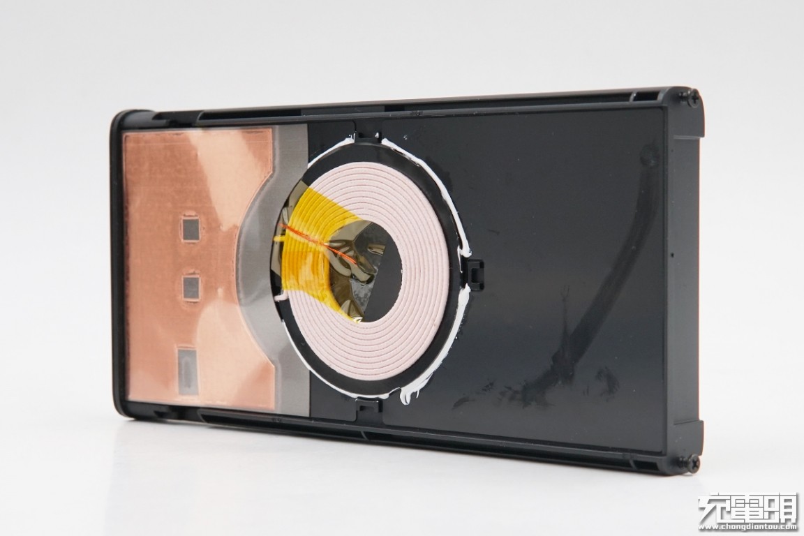 小米充电宝30000快充版拆开,小米无线充电宝10w和30w对比