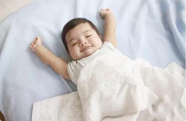 宝宝像尿颤一样的摇头是怎么回事,宝宝八个月摇头像拨浪鼓怎么回事