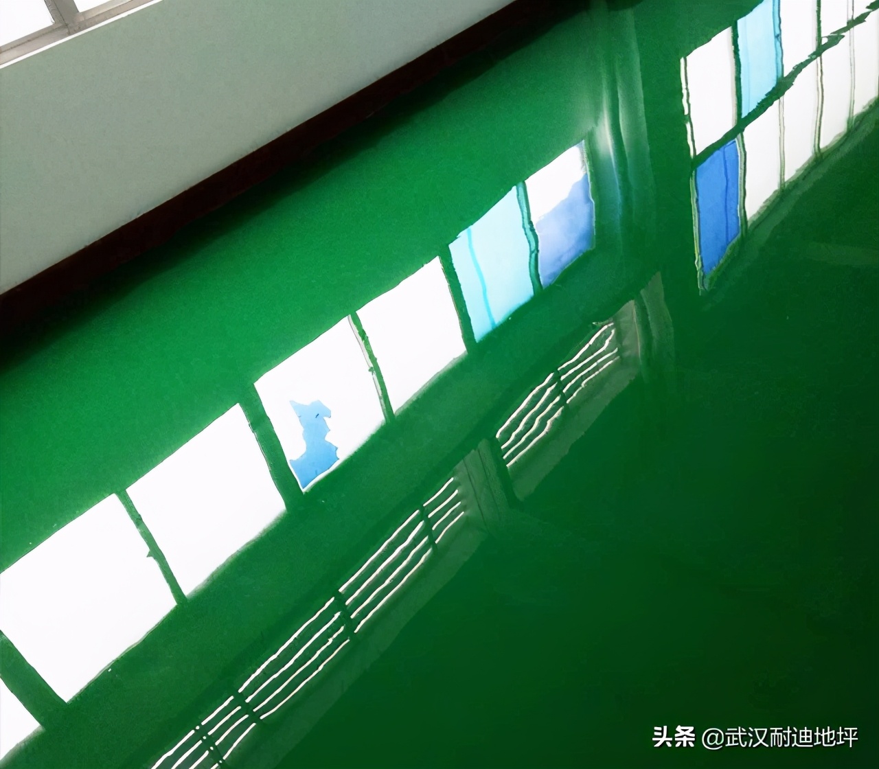自流平环氧树脂地坪施工视频,环氧树脂自流平型地坪