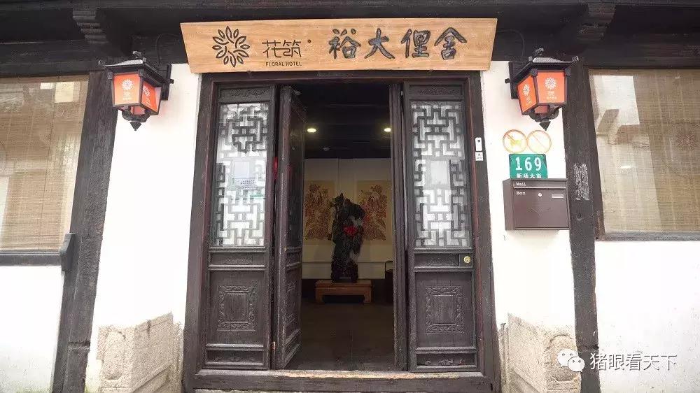 上海人叫菜饭，浦东人叫咸酸饭，其实是寒酸饭，穷人吃的