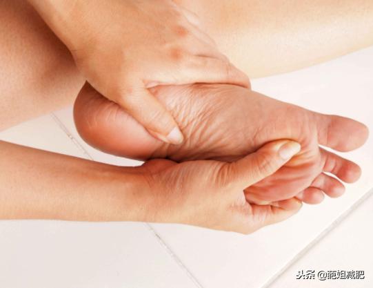 提醒：手脚冰冷是病，可能宫寒导致的，5招让你远离宫寒