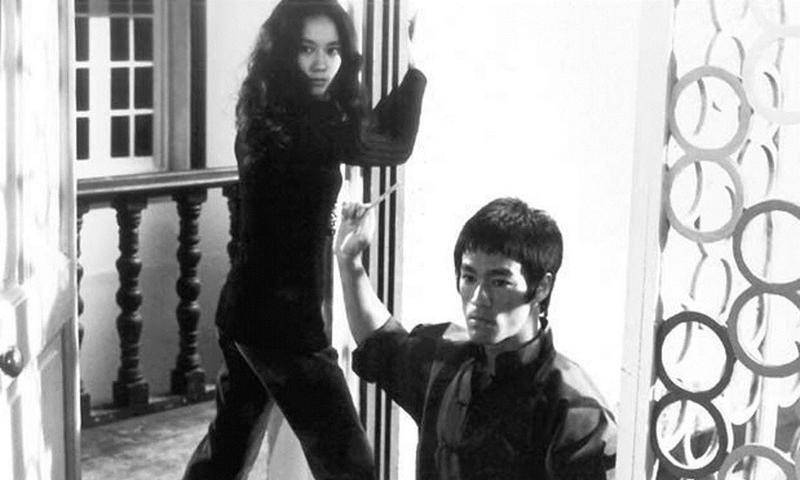 李小龙传奇打黑社会老大,李小龙传奇第一次打倒黄皮小子