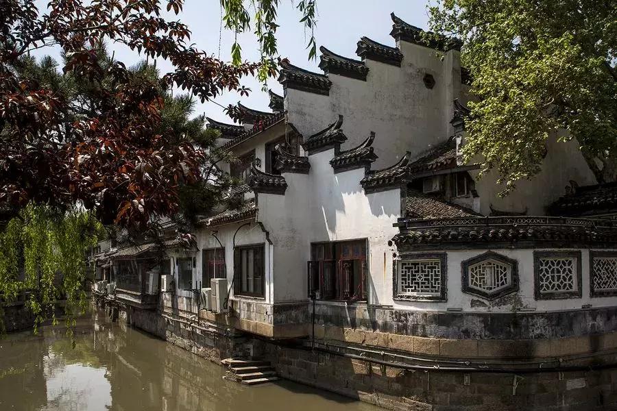 繁华喧闹的老街,繁华古镇老街