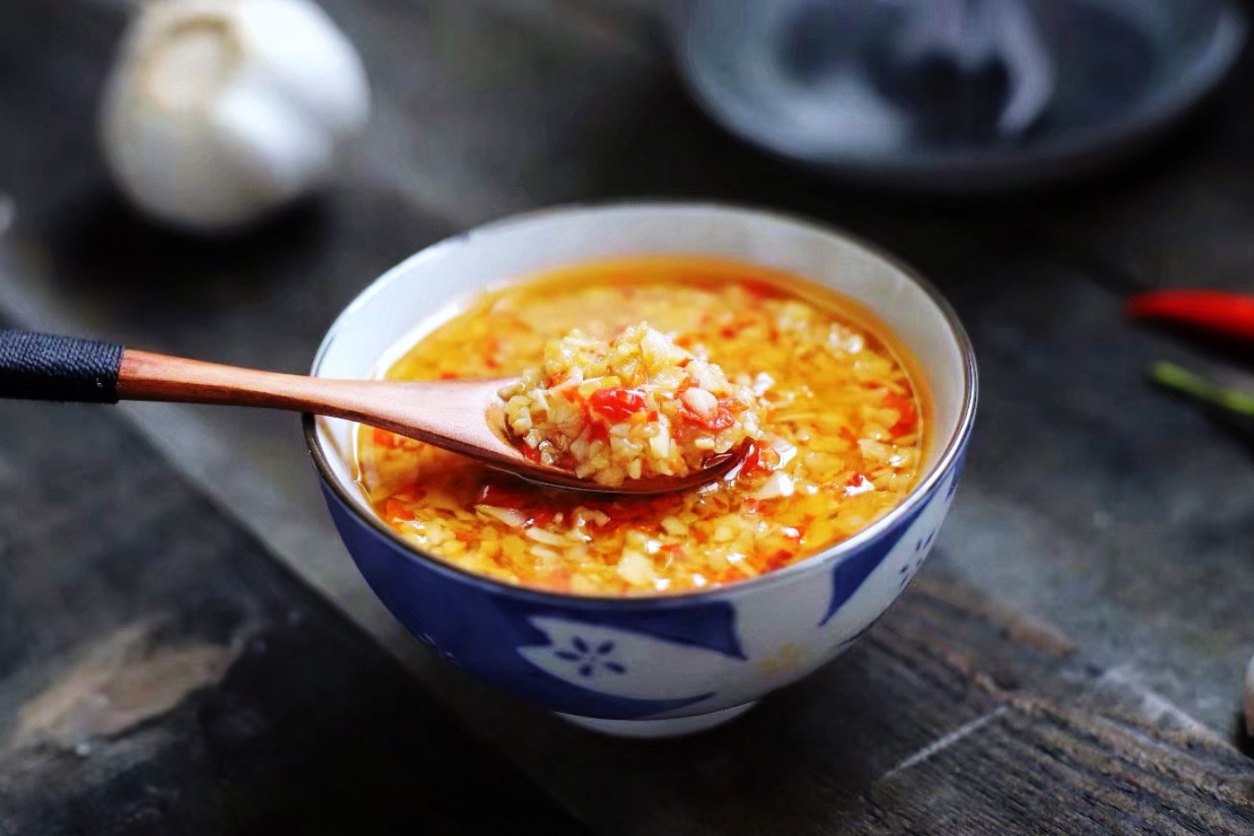 袋装蒜蓉辣酱做什么好吃,袋装的蒜蓉辣酱能做什么吃