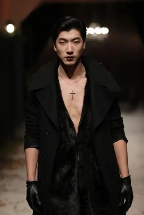 穷小子5万块钱成为世界首富,穷小子五分钱逆袭富豪的完整视频