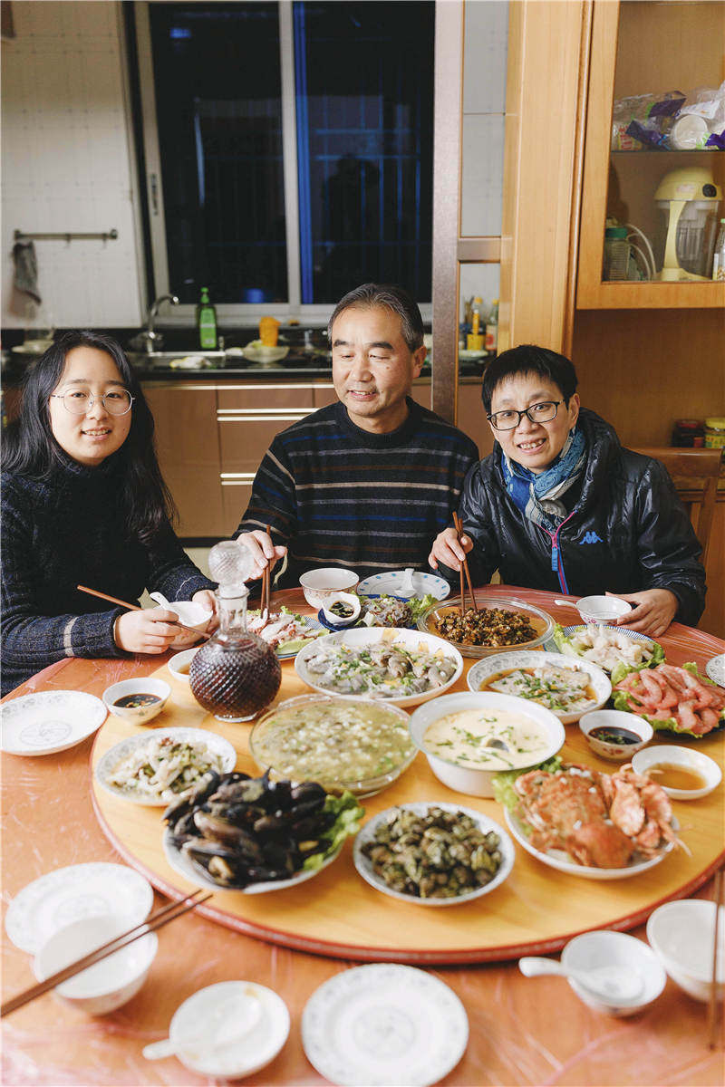“吃了舟山的海鲜,别地的海鲜只能靠边站”:在舟山,吃一顿年夜饭