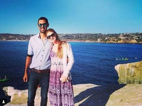 霍启刚郭晶晶带着孩子去赚零花钱,霍启刚晒儿女擦车