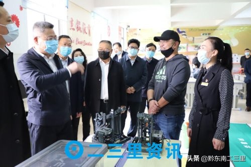 王世杰副省长到都匀四小调研青少年科学素质提升实施情况