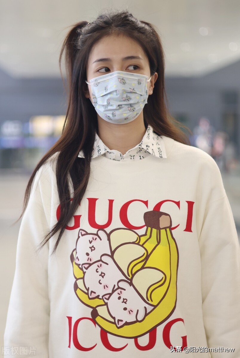 白鹿同款衣服celine,明星穿搭白鹿卫衣牛仔裤