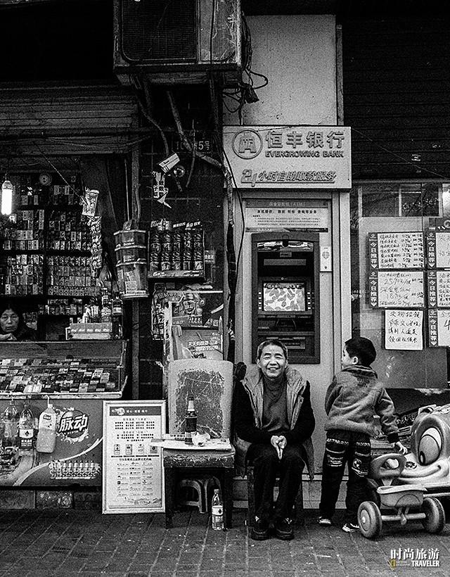 因为重庆有三宝：火锅、美女、夜景。认识重庆第四宝——黄桷坪