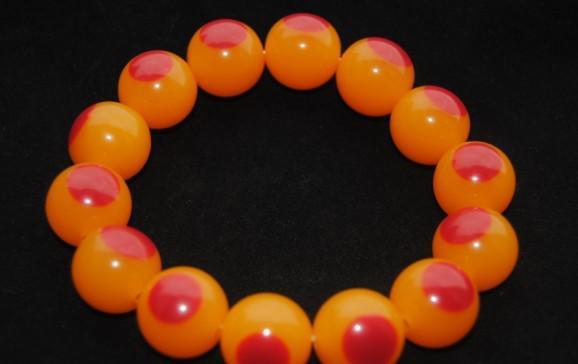 文玩界的一黑二红三白判多少年,文玩一红二黑三白别称