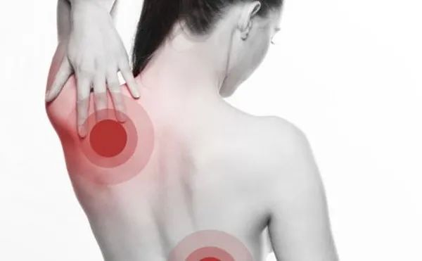 肩周炎肩膀疼一招立马解决,肩周炎疼痛难耐怎么解决